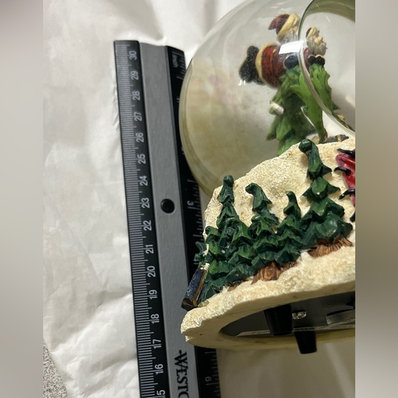 Vintage Snow Globe Her Cones Santa. Claus Christmas Music Box Jingle Bell Tune - Picture 7 of 7